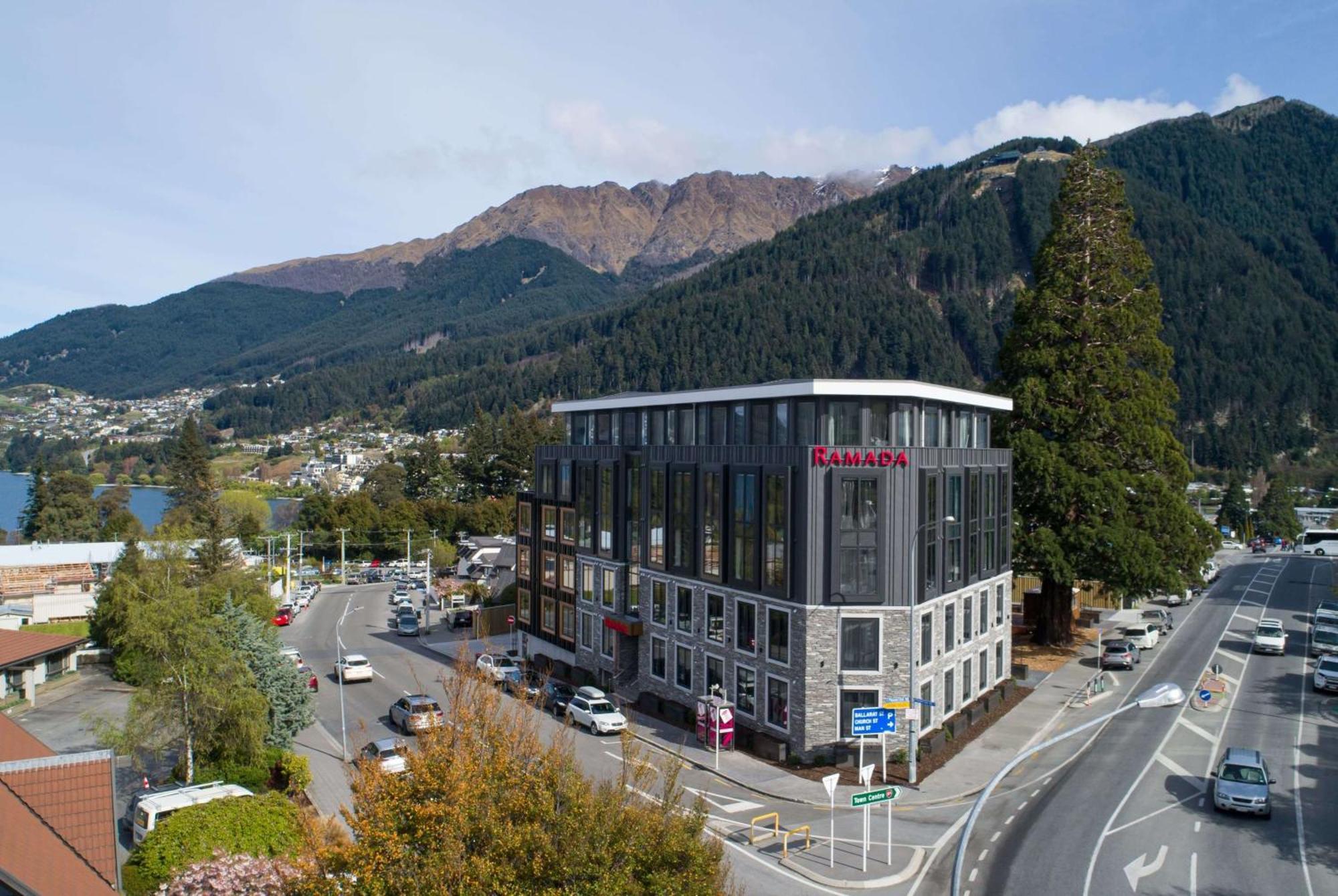 Ramada By Wyndham Queenstown Central Eksteriør bilde