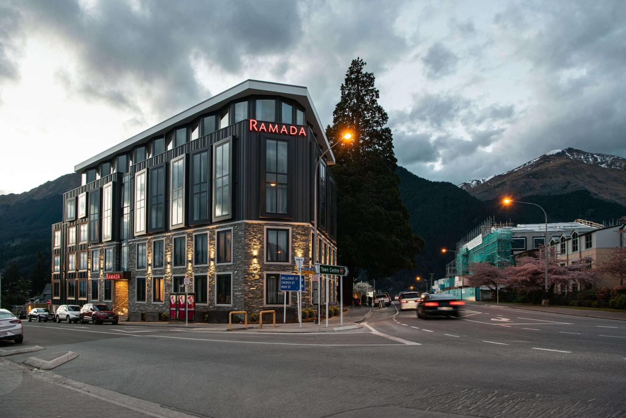 Ramada By Wyndham Queenstown Central Eksteriør bilde
